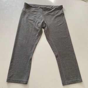 Lululemon Gray Cropped Leggings Size 10 Athleisure Activewear Yoga Pants